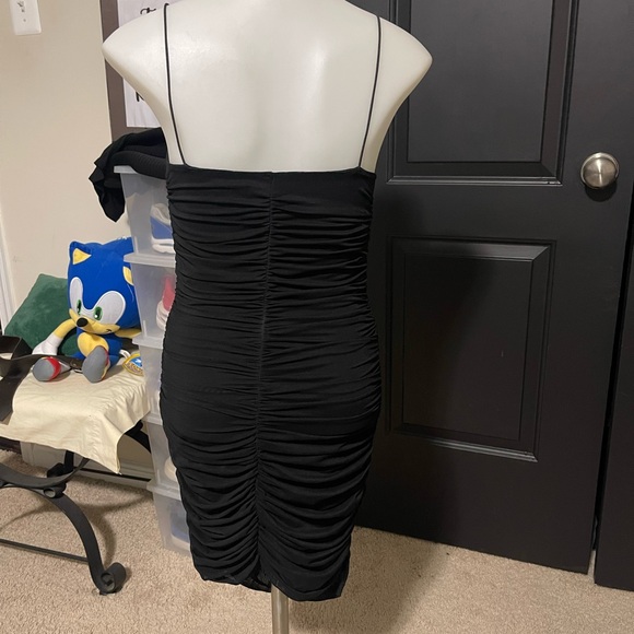 Elegant Black Ruched Dress - Picture 6 of 7